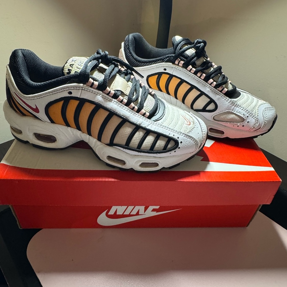 Women’s Nike Air Max 200